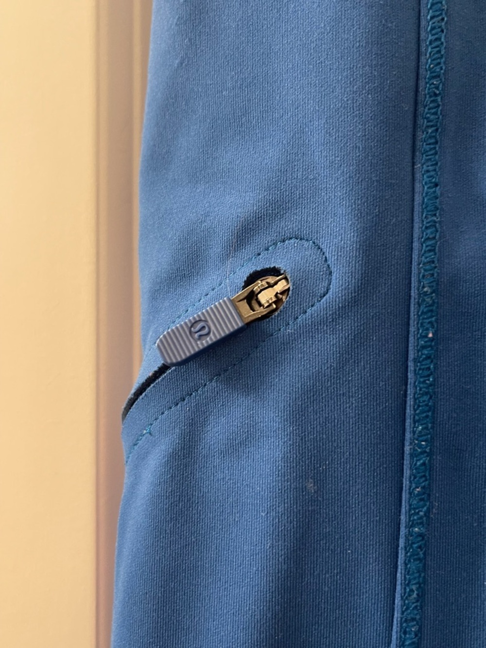 lululemon athletica Blue Running High-Rise Leggings with side zipper pockets - Picture 3 of 5